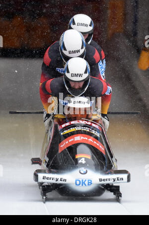 Königssee, Deutschland. 26. Januar 2014. Die deutschen Bobber Maximilian Arndt, Marko Huebenbecker, Alexander Roediger und Jan Speer Start für die Vierer-Bob bei der Bob-Weltmeisterschaft in Königssee, Deutschland, 26. Januar 2014. Foto: Tobias Hase/Dpa/Alamy Live News Stockfoto