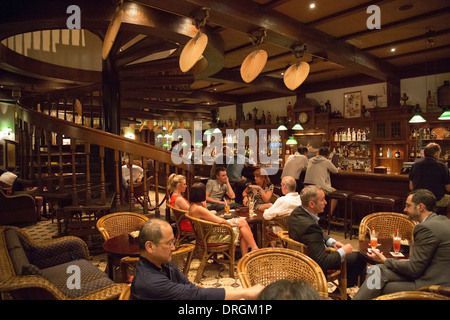 Der Long Bar im Raffles Hotel in Singapur Stockfoto