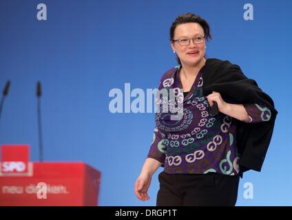 Berlin, Deutschland. 26. Januar 2014. Bundesministerin für Arbeit und soziale Angelegenheiten Andrea Nahles besucht das Treffen der SPD Partei executive Committee in Berlin, Deutschland, 26. Januar 2014. Die Versammlung befasste sich mit der bevorstehenden außerordentlichen allgemeine Parteitag der SPD und der Konferenz der Europäischen Delegierten der SPD. Foto: Soeren Stache/Dpa/Alamy Live News Stockfoto