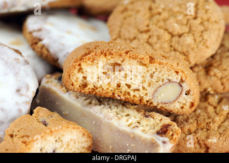 Makro von einer italienischen Mandel Biscotti, Cantuccini und andere Zuckergebäck Stockfoto