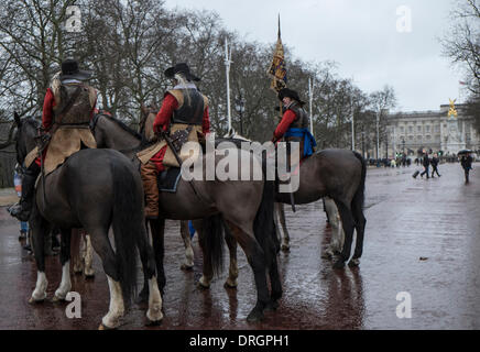 Die Mall, London, 26. Januar 2014. Der englische Bürgerkrieg Gesellschaft März zum Gedenken an die Hinrichtung von Charles1 im Januar 1649. Bildnachweis: Colin Hutchings/Alamy Live-Nachrichten Stockfoto