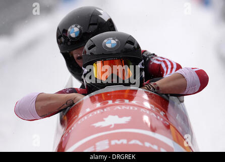 Königssee, Deutschland. 26. Januar 2014. Die kanadische Bobber Kaillie Humphries und Heather Moyse im zwei-Frau-Bob bei der Bob-Weltmeisterschaft in Königssee, Deutschland, 26. Januar 2014. Humphries und Moyse gewann den dritten Platz. Foto: Tobias Hase/Dpa/Alamy Live News Stockfoto