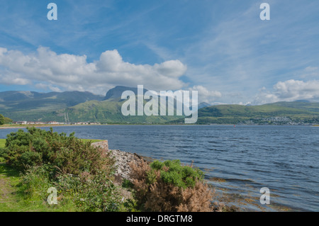 Ben Nevis über Fort William Highland Schottland von Corpach und Loch Eil Stockfoto