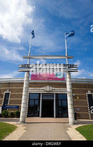Art-Deco-Stil Eingang zum Heritage Motor Centre Gaydon Warwickshire UK Stockfoto