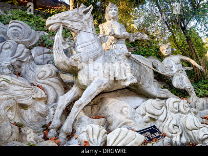 Co Lam Vietnamesische buddhistische Tempel. Skulpturen in Beton, hier Prinz Siddhartha, der Future Buddha auf seinem Lieblingspferd Stockfoto