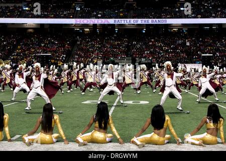 Atlanta, Georgia, USA. 25. Januar 2014. Die marschieren Wildcats aus Bethune Cookman Hochschule führen in der 12. jährliche Honda Schlacht von den Bands Invitational Showcase im Georgia Dome. Die jährlichen spektakuläre bietet eine nationale Bühne, um die unterschiedlichen Effekthascherei historisch Black College und Universität (HBCU) marching Bands zu markieren. Jeder der acht eingeladenen HBCU erhielt 20 Tausend US-Dollar von Honda für ihre Musik-Bildungsprogramme, plus eine All-inclusive Reise nach Atlanta für die Invitational Vitrine. Bildnachweis: Brian Cahn/ZUMAPRESS.com/Alamy Live-Nachrichten Stockfoto