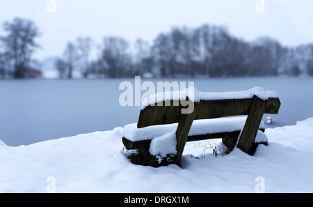Bank im Schnee Stockfoto