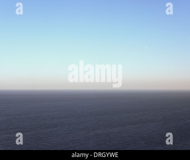 Die Fundamente für Offshore-Windparks Gwynt y Mor off 10 Meilen Küste LLandudno in Nord-Wales Stockfoto