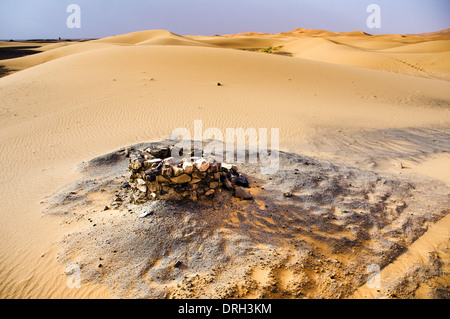 Auch in der Wüste Sahara, Merzouga, Marokko verlassen Stockfoto