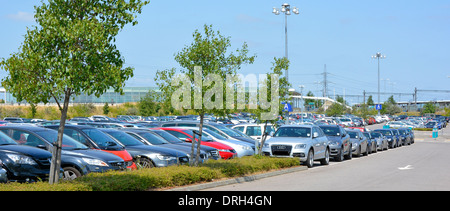 Für einen Parkplatz am internationalen Eurostar-Bahnhof Ebbsfleet bezahlt Stockfoto