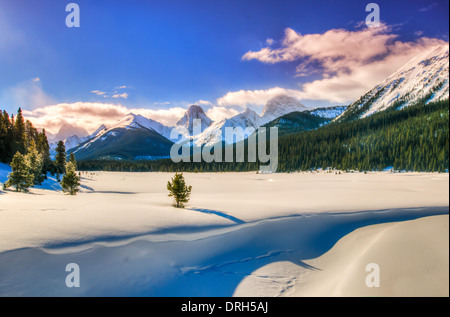 Verschneite Winterlandschaft in den kanadischen Rocky Mountains - Kananaskis Country Alberta Kanada Stockfoto