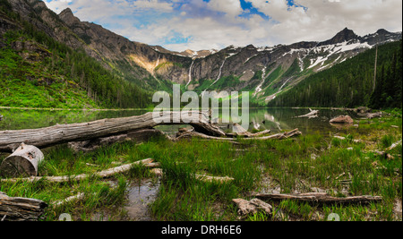 Malerische Aussicht auf die Berge, Avalanche Lake, Glacier Nationalpark Montana USA Stockfoto