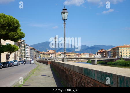 Arno und Kirche Santa Maria della Spina, Pisa, Toskana, Italien Stockfoto