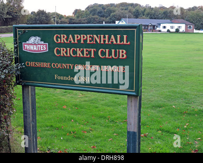 Schild vor dem Grappenhall Cricket Club, gegründet 1881, Broad Lane, Cheshire, England, UK Stockfoto