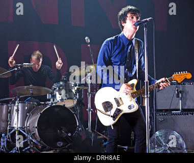 Johnny Marr von Smiths Manchester Academy live auf der Bühne spielen Fender Gitarre England UK 2013 10.12.2013 Stockfoto