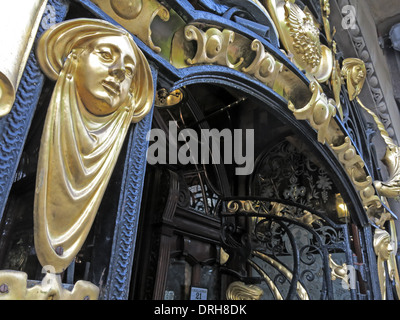 Reich verzierte gold Eingang die Philharmoniker Speisesäle im Hope St, Liverpool, England UK Stockfoto