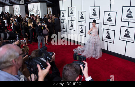 Los Angeles, USA. 26. Januar 2014. Katy Perry kommt auf dem roten Teppich für die 56. Grammy Awards im Staples Center in Los Angeles, USA, am 26. Januar 2014. Bildnachweis: Yang Lei/Xinhua/Alamy Live-Nachrichten Stockfoto