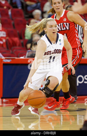Fresno, CS, USA. 25. Januar 2014. 25. Januar 2014 gewonnen Fresno, CA - Fresno State Guard Alex Furr im Spiel zwischen der Universität von Nevada-Las Vegas-Runnin'-Rebellen und der Fresno State Bulldogs im Save Mart Center in Fresno State Fresno, CA. 70 bis 52. © Csm/Alamy Live-Nachrichten Stockfoto