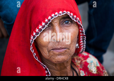 Ältere Frau in Bagar, Rajasthan, Indien Stockfoto