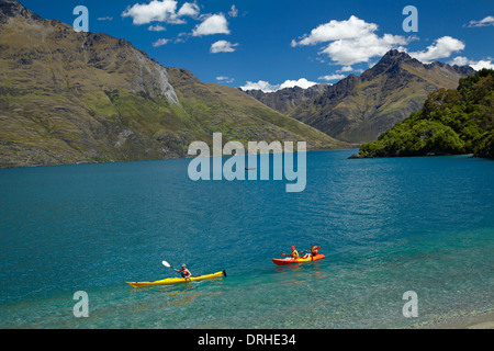 Kajaks, Sunshine Bay Lake Wakatipu, Queenstown, Otago, Südinsel, Neuseeland Stockfoto