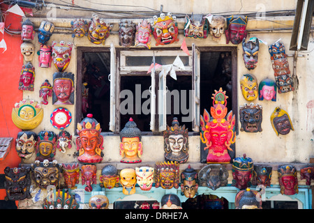 Souvenir traditionellen nepalesischen Masken zum Verkauf in Kathmandu, Nepal Stockfoto