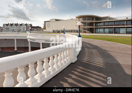 De La Warr Pavilion Außenansicht saubere Schnittkanten Design Art-Deco-Stil möglicherweise ersten modernistischen Gebäude in Großbritannien Stockfoto