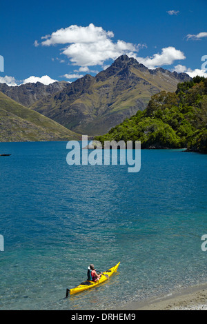 Kajak, Sunshine Bay Lake Wakatipu, Queenstown, Otago, Südinsel, Neuseeland Stockfoto