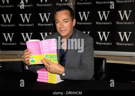 Komiker Julian Clary an Buchpräsentation in Waterstones London Stockfoto