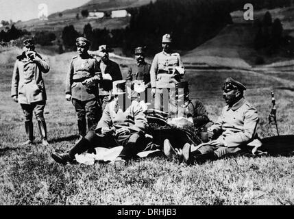 Erzherzog Karl Franz Josef von Österreich mit Soldaten, WW1 Stockfoto