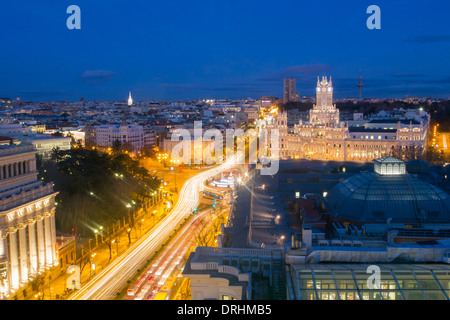 Luftaufnahme der Calle Alcalá und Cibeles Palast, Rathaus, Madrid, Spanien Stockfoto