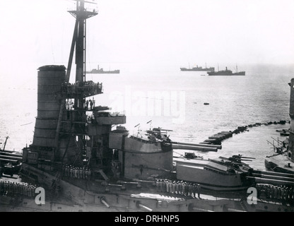 Italienische Dreadnought-Schlachtschiff in Taranto Hafen Stockfoto