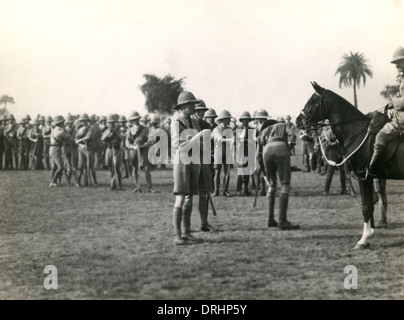 Alliierte Soldaten warten auf Aufträge, Ägypten, WW1 Stockfoto