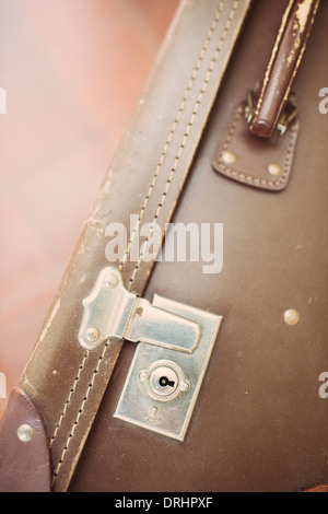 Draufsicht der alten Vintage Koffer aus braunem Leder Stockfoto