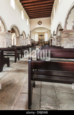 Innenraum der romanischen Kirche Dompeter St-Pierre aus dem 11. Jahrhundert Avolsheim Elsass Frankreich Europa Stockfoto