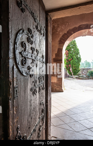 Tür der Dompeter St-Pierre romanische Kirche 11. Jahrhundert Avolsheim Elsass Frankreich Stockfoto