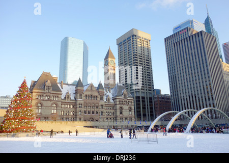 Winter-Blick von Nathan Phillips Square in Toronto, Kanada Stockfoto