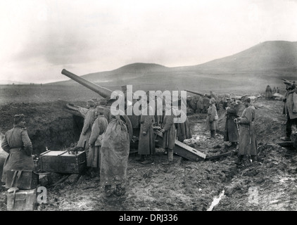 Serbische schwere Batterien in Aktion gegen Österreicher, WW1 Stockfoto