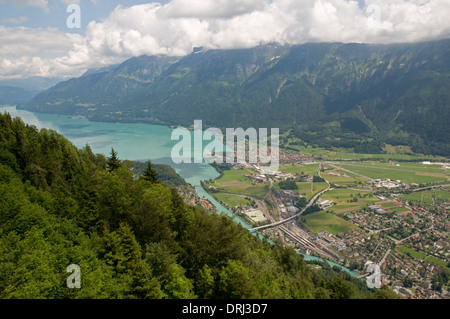 Blickte in östlichen Interlaken in Richtung Bonigen und Brienzer See von einem Aussichtspunkt am Harder Kulm Stockfoto