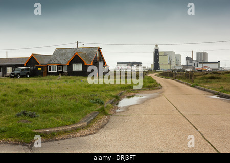 Der alte Leuchtturm und die Atomkraft Bahnhof, Dungeness, Kent Stockfoto