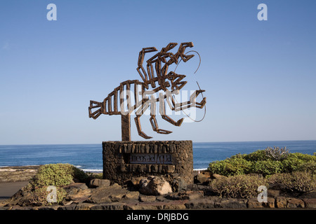 Jameos del Agua Lanzarote Krabbe Skulptur am Eingang zum unterirdischen Komplex in Lavagestein erstellt von Cesar Manique Stockfoto