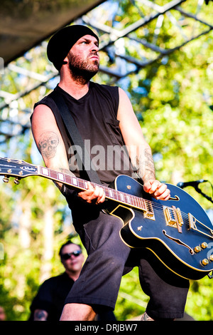 Tim Armstrong von Rancid führt auf die Hootenanny-Festival in Silverado Canyon, Kalifornien, am 8. Juli 2012. Stockfoto