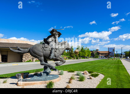 Bill Cody - schwer und schnell ganz Pony Express Skulptur außen Buffalo Bill Historical Center, Cody, Wyoming, USA Stockfoto