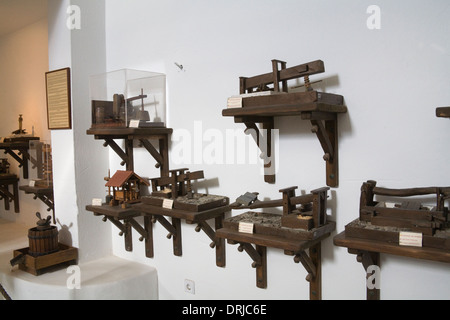 Masdache Lanzarote verschiedene 19. und 20thc Schraube Strahl und Äpfel Pressen Familie besaß El Grifo Weingut Wein Museum alte Weinkeller Stockfoto