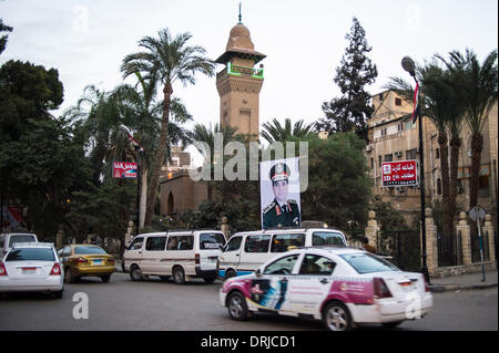 Kairo, Ägypten. 27. Januar 2014. Ein Poster von Abdel-Fattah al-Sisi wird entlang einer Straße in Maadi, Kairo, Bezirkshauptstadt von Ägypten, am 27. Januar 2014 gesehen. Egyptian Supreme Council für Streitkräfte (SCAF) am Montag konnte Verteidigungsminister und Armeechef Abdel Fatah al-Sisi, für das Präsidentenamt, amtliche Nachrichtenagentur MENA und staatlichen Ahram Website berichtet. Bildnachweis: Pan-Chaoyue/Xinhua/Alamy Live-Nachrichten Stockfoto