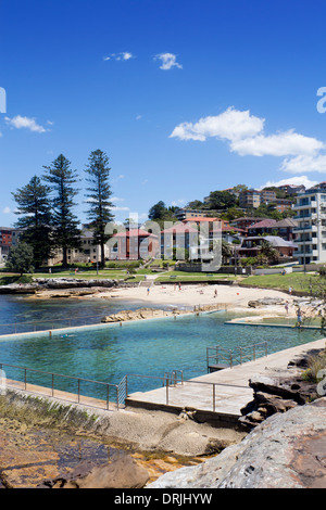 Fairlight Beach mit Rock Pool Schwimmbad im Vordergrund Manly North Harbour Sydney New South Wales NSW Australia Stockfoto