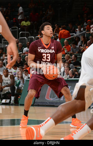 Coral Gables, FL, USA. 15. Dezember 2013. Marshall Holz #33 der Virginia Tech in Aktion während der NCAA Basketball-Spiel zwischen den Miami Hurricanes und Virginia Tech Hokies Bank United Center in Coral Gables, FL. Die Hokies besiegte die Hurricanes 61-60. © Csm/Alamy Live-Nachrichten Stockfoto