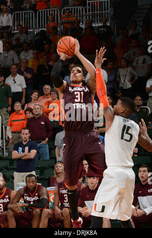 Coral Gables, FL, USA. 15. Dezember 2013. Jarell Eddie #31 von Virginia Tech in Aktion während der NCAA Basketball-Spiel zwischen den Miami Hurricanes und Virginia Tech Hokies Bank United Center in Coral Gables, FL. Die Hokies besiegte die Hurricanes 61-60. © Csm/Alamy Live-Nachrichten Stockfoto