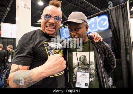 Toronto, Ontario, Kanada. 24. Januar 2014. Musikern TOSHI ISEDA und COREY GLOVER am Abend stand auf der NAMM show in Anaheim, CA. © Igor Vidyashev/ZUMAPRESS.com/Alamy Live-Nachrichten Stockfoto