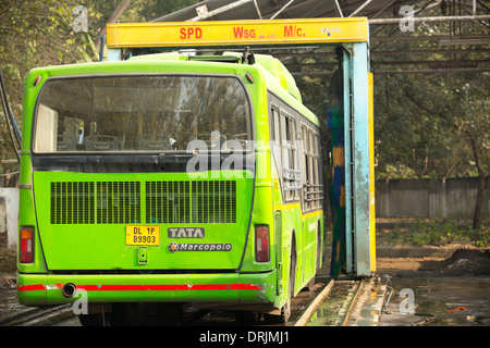 Alle Delhis Busse laufen auf Compressed Natural Gas (CNG) ist der weltweit größte Eco freundlich Busflotte und hat dazu beigetragen, um Delhis Luftqualität zu verbessern, nachdem sie Dieselbussen, Indien zu ersetzen. Stockfoto