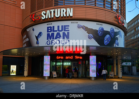 Theater der Blue One Group am Abend auf dem Potsdamer Platz, Berlin, Mitte, Deutschland, Europa, öffentlichen Grund, Theater der B Stockfoto